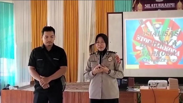 Polsek Murung Sosialisasi Pencegahan Kenakalan Remaja Pada Kegiatan MPLS di MTsT KP Puruk Cahu