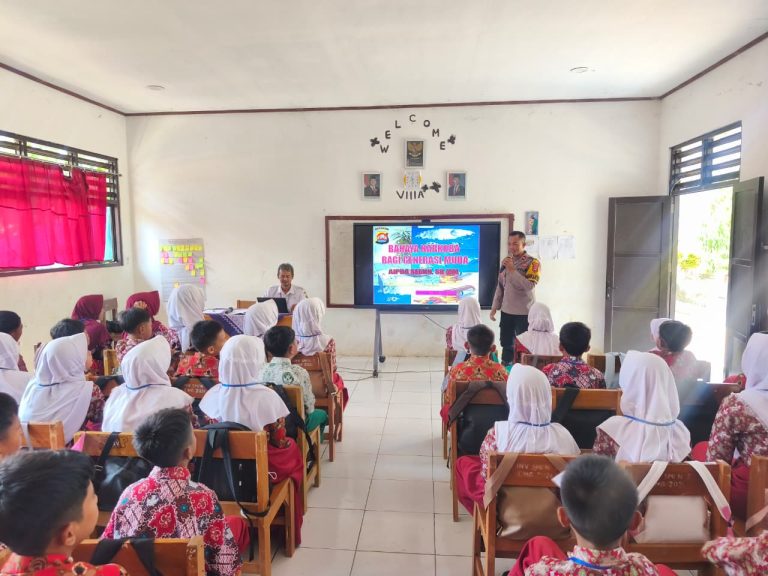 Bhabinkamtibmas Polsek Cimarga Polres Lebak Isi Kegiatan MPLS Di SMPN 7 SATAP CIMARGA