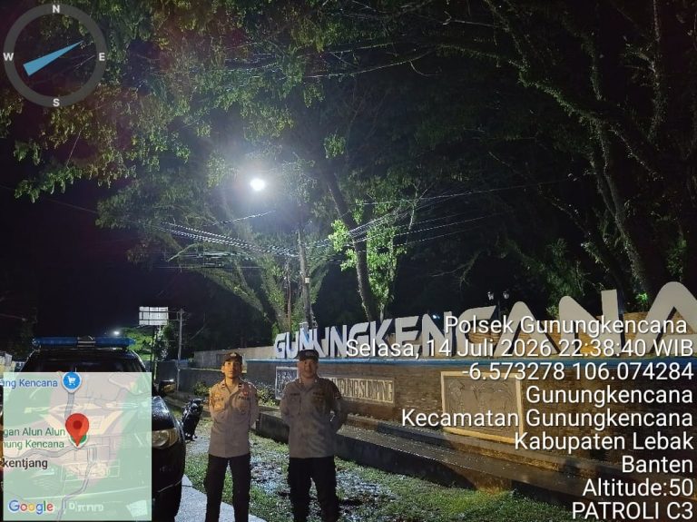 ANGGOTA POLSEK GUNUNGKENCANA LAKSANAKAN PATROLI MALAM DAN AJAK WARGA JAGA KAMTIBMAS