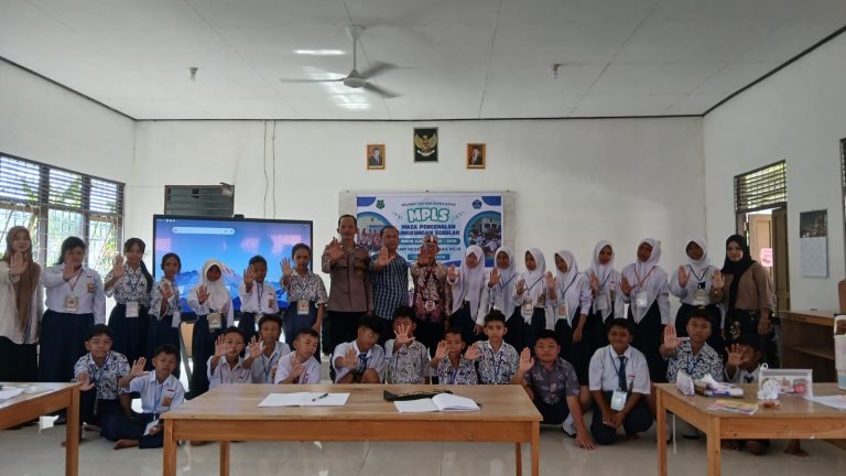 Giat Sosialisasi Bahaya Penyalagunaan Nafza Dan Judol Di Smp 2 Kapuas Hilir Oleh Personil Polsek Kapuas Hilir