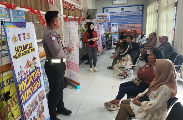 Petugas Samsat Polres Murung Raya Edukasi Administrasi Bayar Pajak Lewat Polantas Menyapa