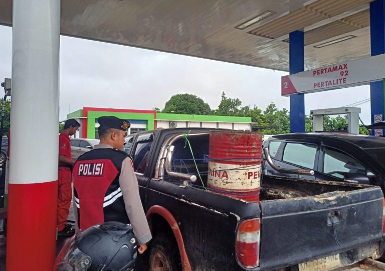 Polres Murung Raya Intensifkan Pemantauan Antrian BBM di SPBU Puruk Cahu, Pastikan Distribusi Berjalan Aman dan Lancar