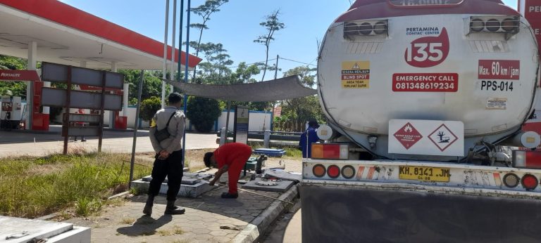 Antisipasi Penyalahgunaan Dan Penimbunan BBM Polsek Kapuas Hilir Rutin Laksanakan Patroli Ke SPBU