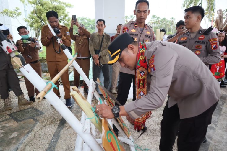 Tradisi Potong Pantan, Sambut AKBP Agung Gima Sunarya Kapolres Murung Raya Yang Baru