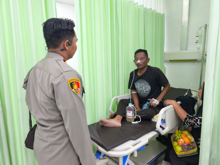 Kapolsek Kapuas Timur Jenguk Personel yang Sakit, Wujud Kepedulian dan Penguatan Solidaritas Internal