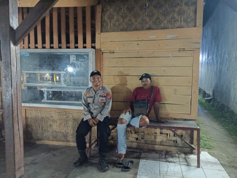 Cegah Gangguan Kamtibmas Polsek Bojongmanik Polres Lebak Laksanakan Patroli Malam
