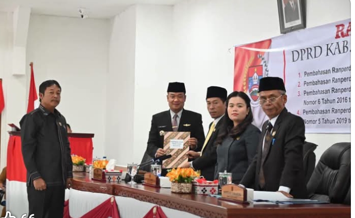 Bupati Humbahas Terima Pemandangan Umum Fraksi Atas Pertanggungjawaban APBD TA. 2025 dan 3 Ranperda Lainnya