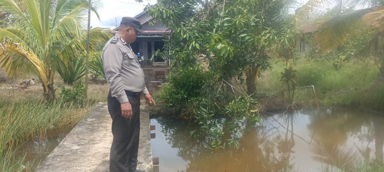 Pengecekan Sumber Air Dalam Penanggulangan Karhutla Oleh Personel Polsek Basarang