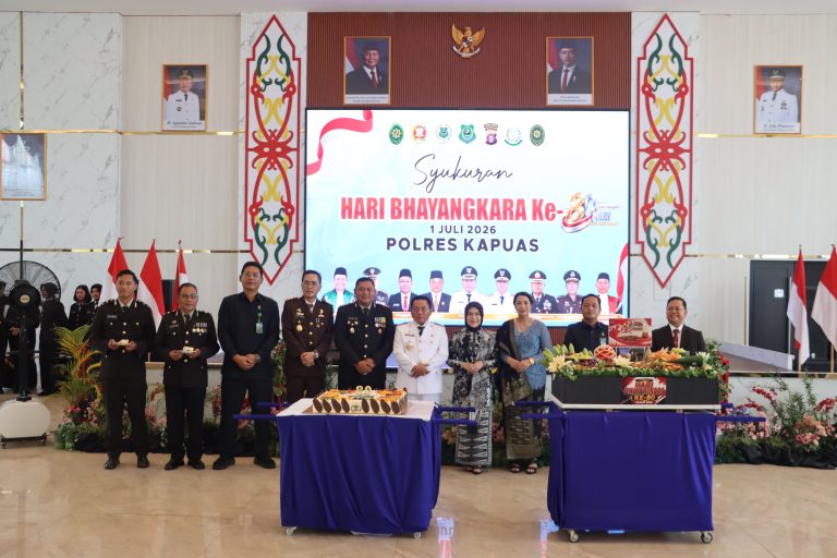Polres Kapuas Rayakan Hari Bhayangkara ke-80 dengan Syukuran Penuh Kebersamaan dan Penghargaan