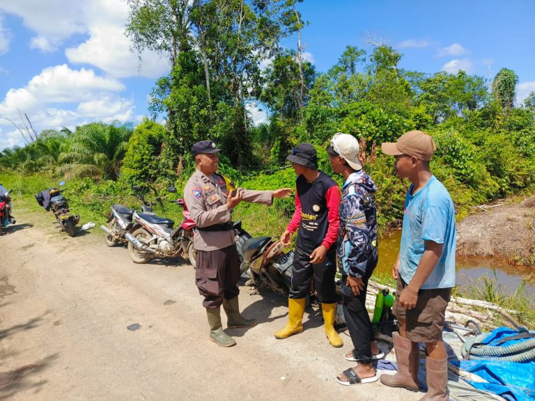 Polsek Maliku Gencarkan Silaturahmi Door to Door demi Menjaga Keamanan di Desa Tahai Baru