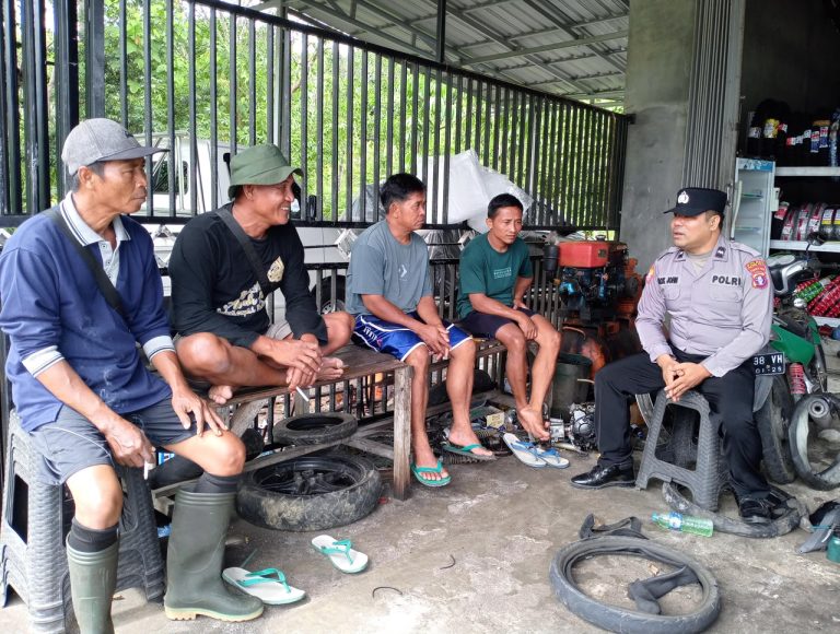 Polsek Banama Tingang Jalin Kedekatan Bersama Warga Desa Bawan Melalui Dialog Kamtibmas