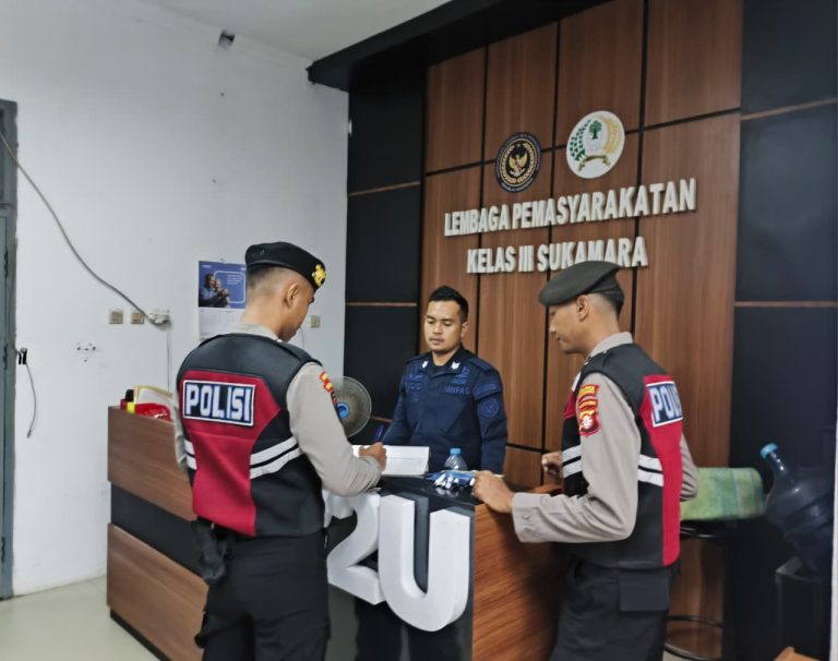 Waspadai Celah Kelengahan Tengah Malam, Sat Samapta Polres Sukamara Cek Ring Luar Lapas III