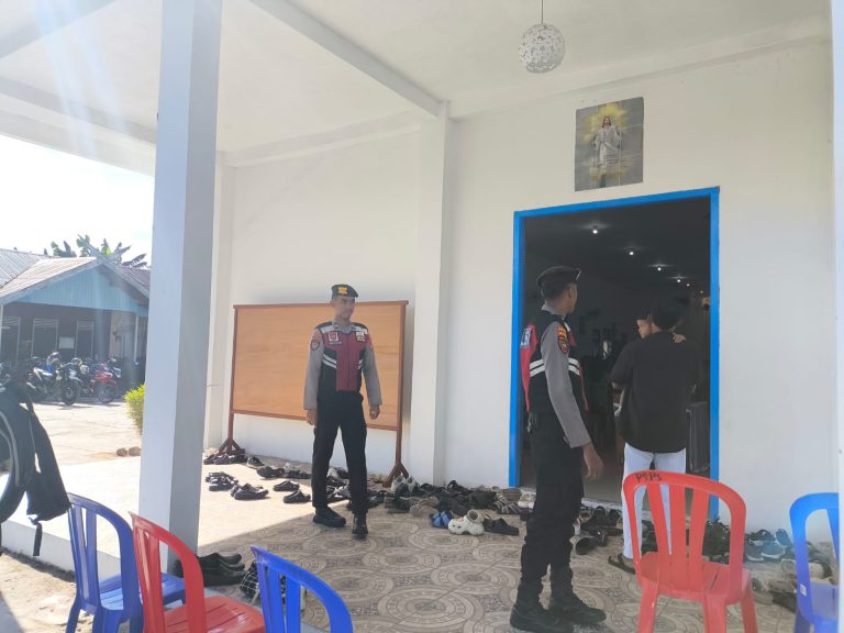 Jamin Kekhusyukan Ibadah Umat, Sat Samapta Polres Sukamara Amankan Gereja Santo Petrus
