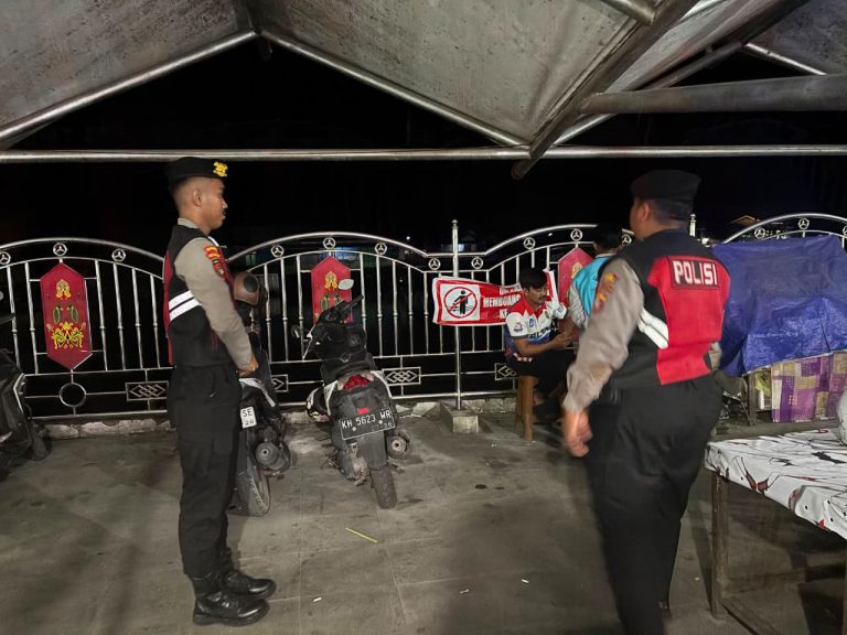 Pantau Alur Keluar Masuk Jalur Perairan Malam, Sat Samapta Polres Sukamara Cek Pelabuhan Speed