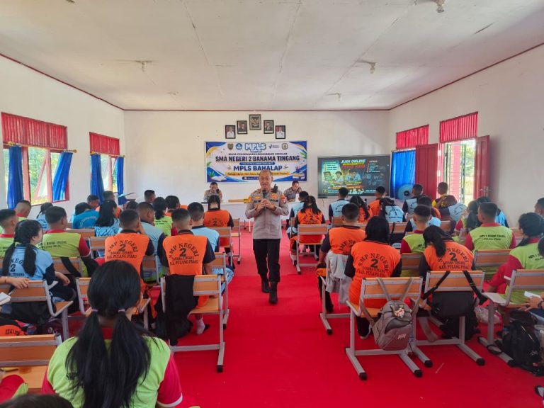 Dukung MPLS, Polsek Banama Tingang Berikan Penyuluhan Bahaya Judi Online hingga Bullying kepada Siswa Baru SMAN 2