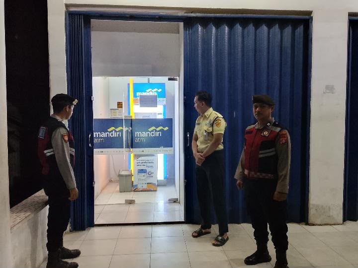 Amankan Obyek Vital Perbankan Jam Sepi, Sat Samapta Polres Sukamara Kontrol Bank Mandiri