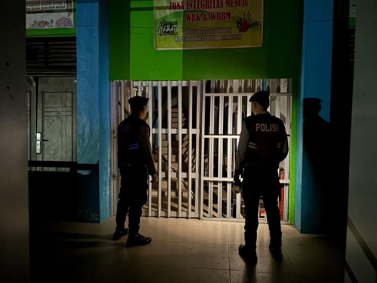 Satsamapta Polres Barito Timur Pantau Keamanan Lingkungan MTsN 1 Tamiang Layang