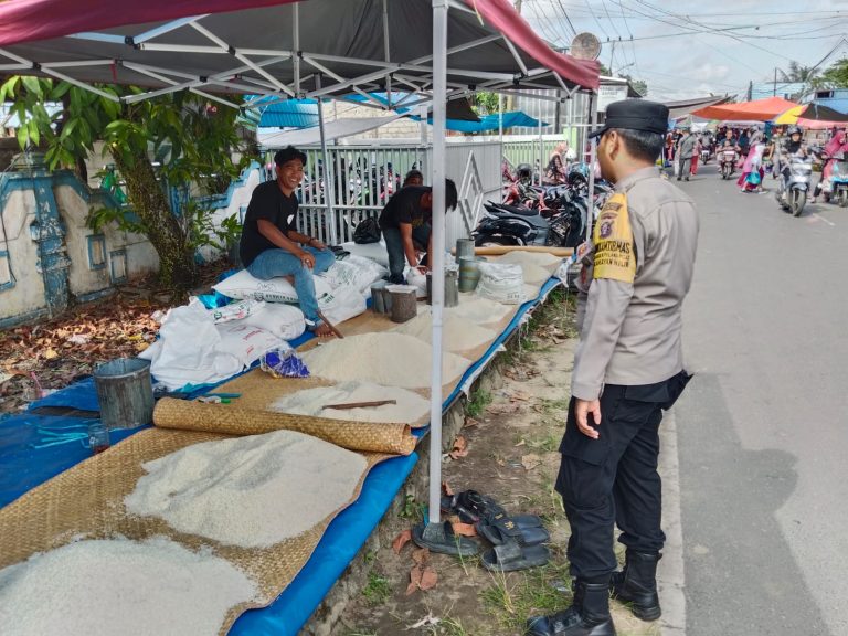 Polsek Kahayan Hilir Sambangi Pedagang Pasar Kamis, Jaga Stabilitas Kamtibmas Lewat Dialogis