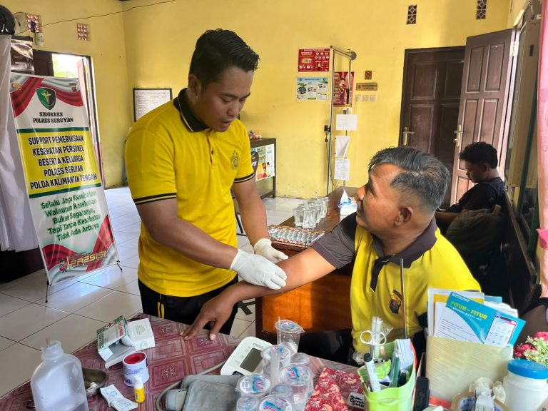 SIDOKKES POLRES SERUYAN BERIKAN PELAYANAN KESEHATAN RUTIN KEPADA PERSONEL
