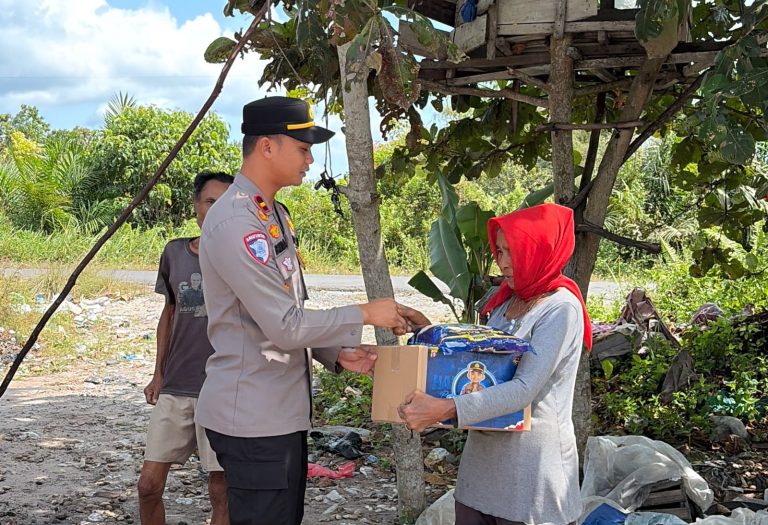 POLSEK HANAU TEBARKAN KEPEDULIAN MELALUI PROGRAM JUMAT BERKAH “BEREZ”