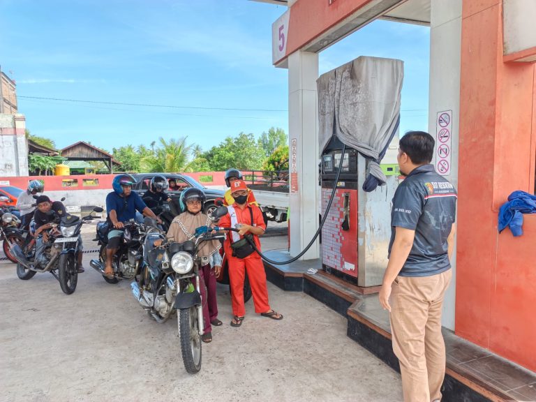 POLRES SERUYAN LAKUKAN PENGECEKAN SPBU, PASTIKAN KETERSEDIAAN PERTALITE DAN PERTAMAX AMAN