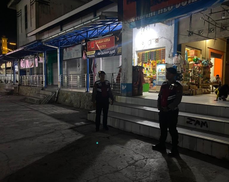 Jaga Keamanan Aset Pedagang, Sat Samapta Polres Sukamara Patroli Malam di Pasar Inpres