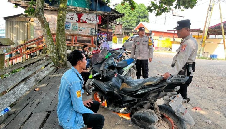 PATROLI DIALOGIS POLSEK HANAU, HADIR DEKAT DENGAN MASYARAKAT JAGA KAMTIBMAS