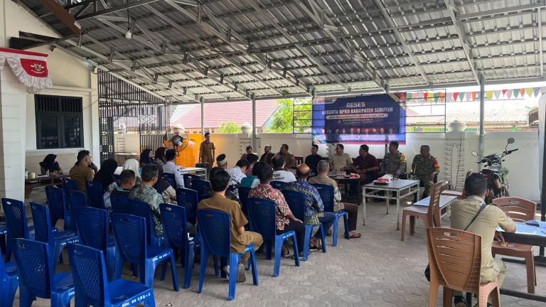 KAPOLSEK DANAU SEMBULUH HADIRI KEGIATAN RESES DPRD KABUPATEN SERUYAN DI DESA SEMBULUH II