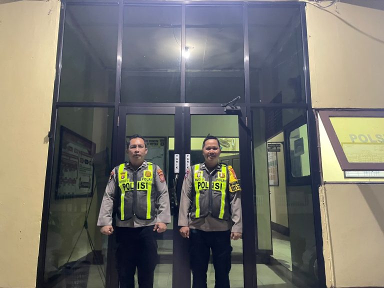 POLSEK PULAU PETAK LAKSANAKAN KEGIATAN SIAGA MAKO PADA MALAM HARI GUNA CIPTAKAN SITUASI AMAN