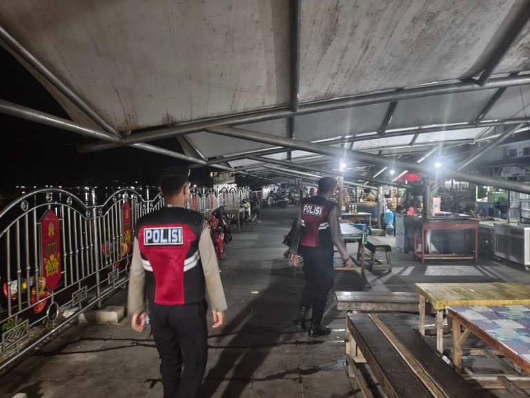 Monitoring Perairan dan Dermaga Malam Hari, Sat Samapta Polres Sukamara Sambangi Pelabuhan Speed Boat