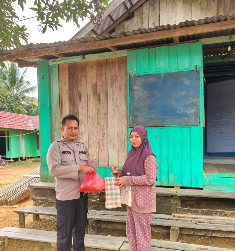 POLSEK SERUYAN TENGAH GELAR GIAT BINMAS BERBAGI SESAMA KEPADA WARGA