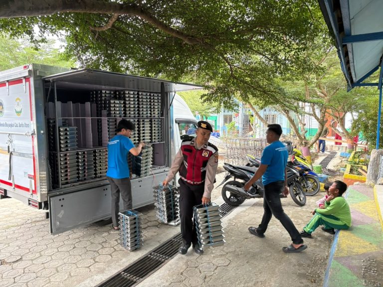 Komitmen Sukseskan Program Nasional, Polres Barito Utara Lakukan Patroli dan Pengawalan Ketat Distribusi Makanan Bergizi Gratis