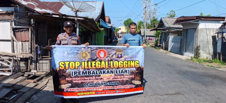 SOSIALISASI PENEBANGAN HUTAN SECARA LIAR (ILEGAL LOGING) OLEH PERSONIL POLSEK PULAU PETAK