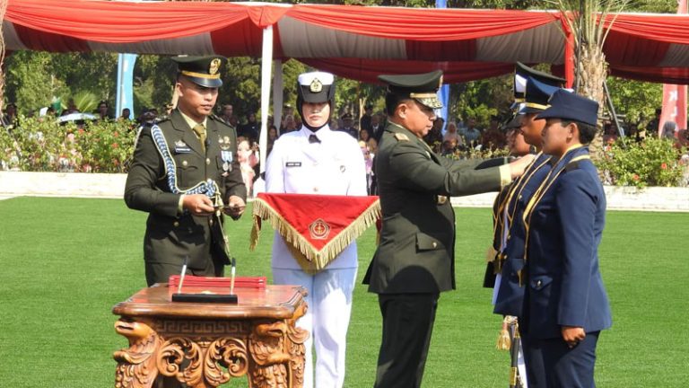 Sorotan: Kodiklat TNI Cetak 734 Perwira Prajurit Karier TNI Gelombang I TA 2026 Siap Mengabdi kepada Bangsa dan Negara