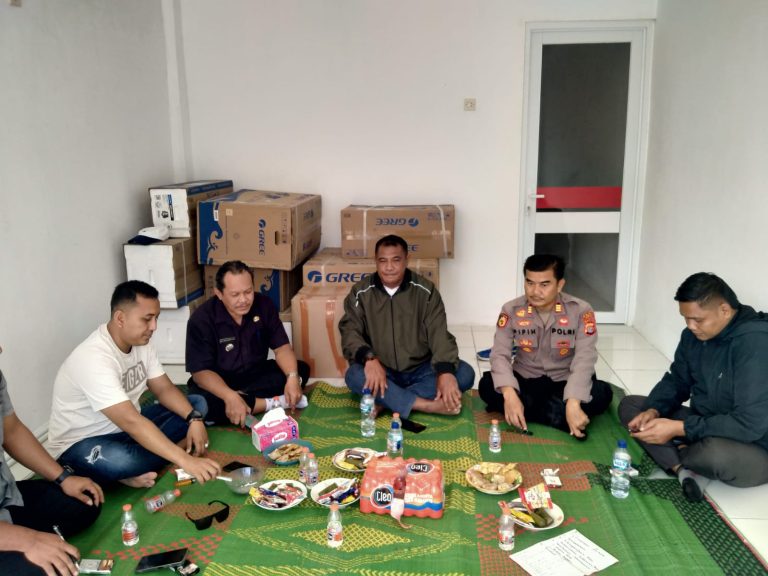 Kapolsek Cimarga Polres Lebak silaturahmi Dengan Warga Desa Jayamanik