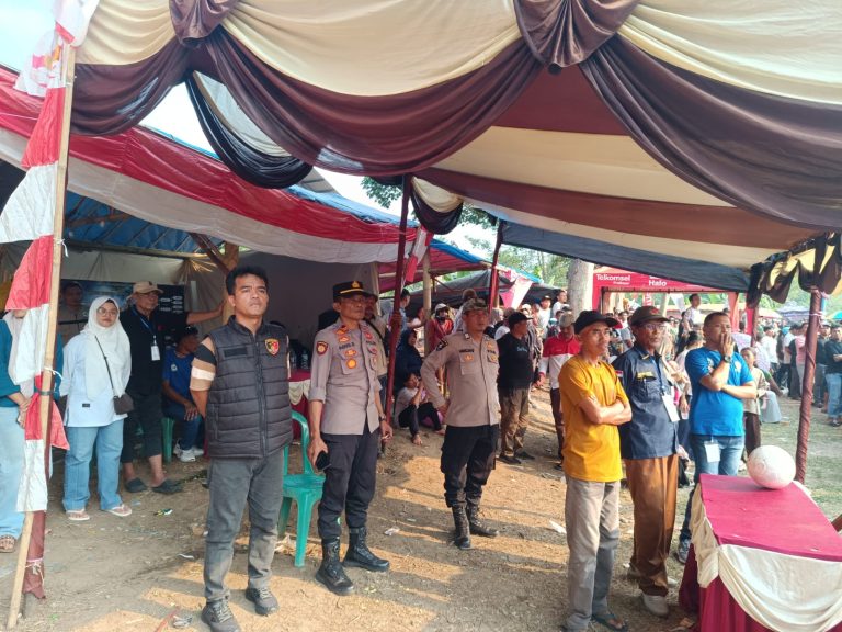 Pastian Aman,Kapolsek Cibadak Polres Lebak Turun Langsung Giat Pam Turnament Sepak Bola Bil Cup Kancil Mas 2026 di Desa Bojongleles