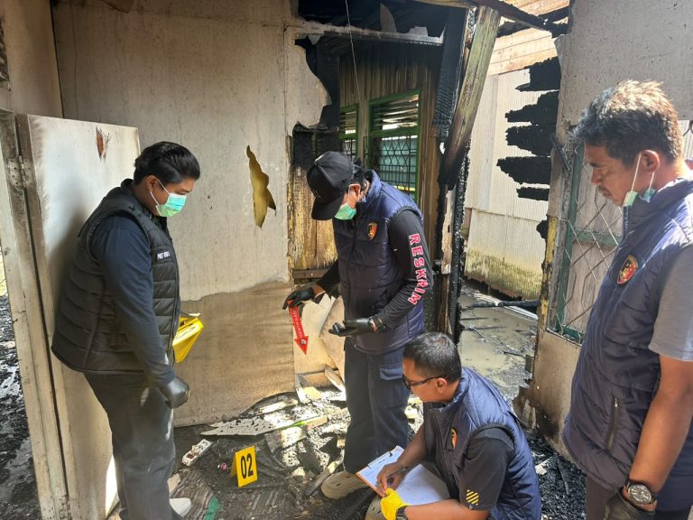 Satreskrim Polres Barsel Laksanakan Olah TKP Kebakaran Rumah di Jalan Panglima Batur Buntok