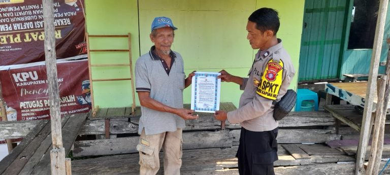Polsek Kapuas Hilir Rutin Sampaikan Maklumat Kapolda Tentang Sanksi Pidana Dan Denda Bagi Pelaku Karhutla Kepada Masyarakat