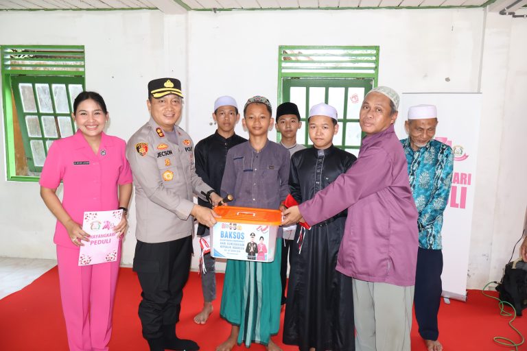 HUT Ke-81 Republik Indonesia, Polres Barsel dan Polsek Jajaran Salurkan Paket Bansos Untuk Masyarakat Yang Membutuhkan
