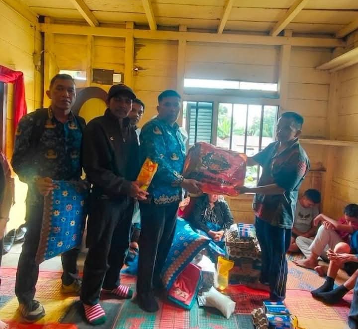 Pemkab Humbahas Salurkan Bantuan Bagi Korban Kebakaran di Parlilitan