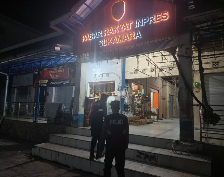 Amankan Kios dan Fasilitas Perdagangan, Sat Samapta Polres Sukamara Sisir Pasar Inpres pada Malam Hari