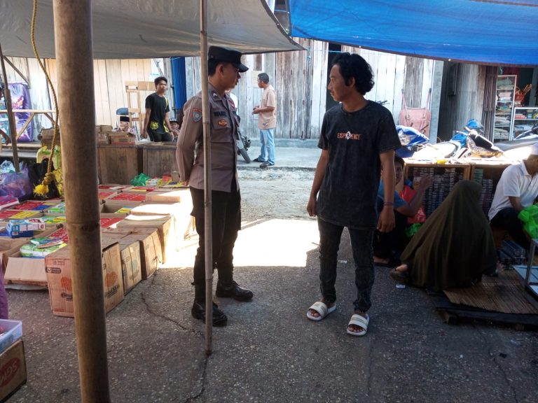 Personel Polsek Jenamas Sosialisasikan Larangan Penambangan Tanpa Izin Dengan Warga Masyarakat