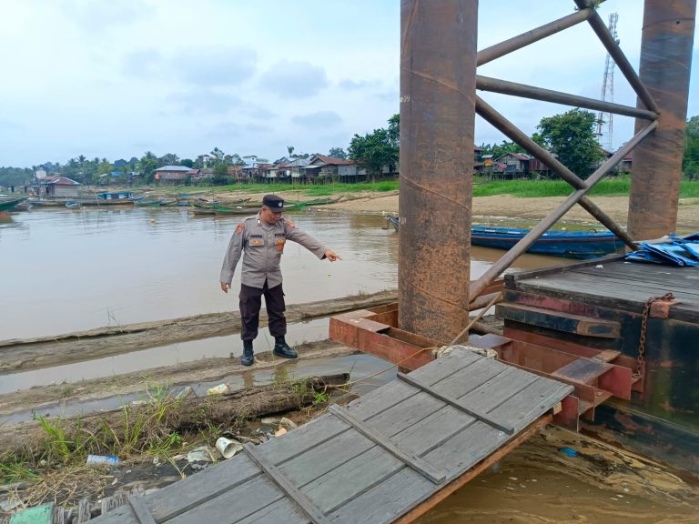 Antisipasi Banjir, Polsek Dusun Selatan, Patroli Dialogis, Pantau Ketinggian Air