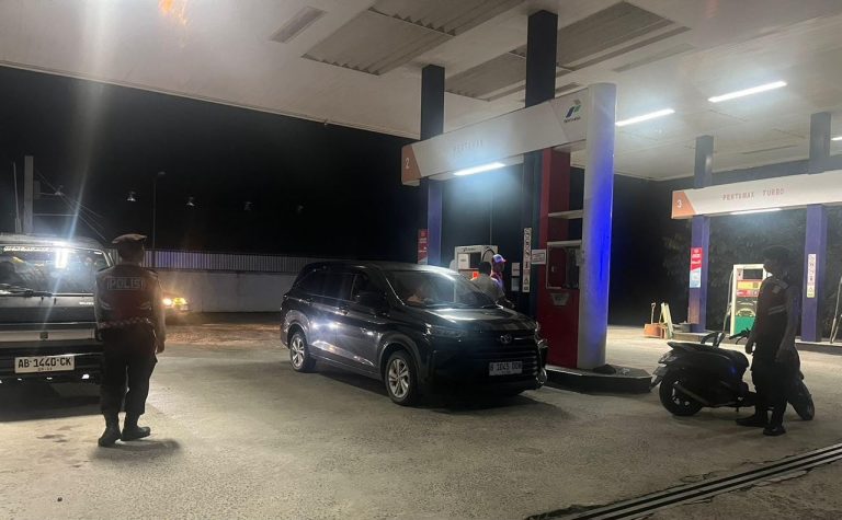 Jaga Suasana Malam Tetap Terkendali, Sat Samapta Polres Sukamara Perkuat Patroli di SPBU