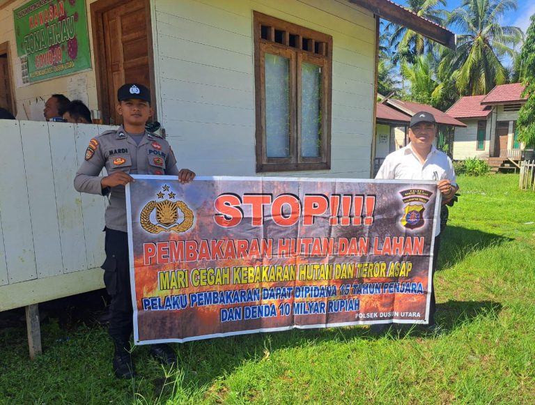 Cegah Karhutla, Personel Polsek Dusut Gencar Beri Imbauan Dengan Warga Masyarakat