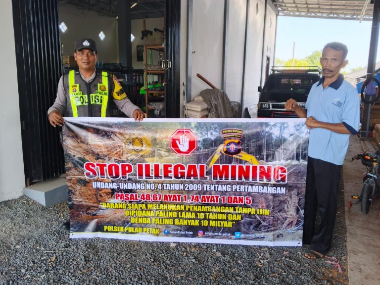 PERSONEL POLSEK PULAU PETAK LAKSANAKAN SOSIALISASI ILEGAL MINING KE MASYARAKAT GUNA PENCEGAHAN TAMBANG LIAR DI WILAYAH KECAMATAN PULAU PETAK