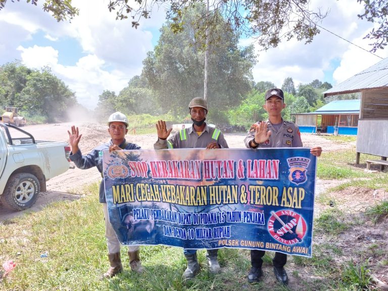 Cegah Karhutla, Personel Polsek GB Awai Gencar Berikan Imbauan Terkait Larangan Karhutla Dengan Warga