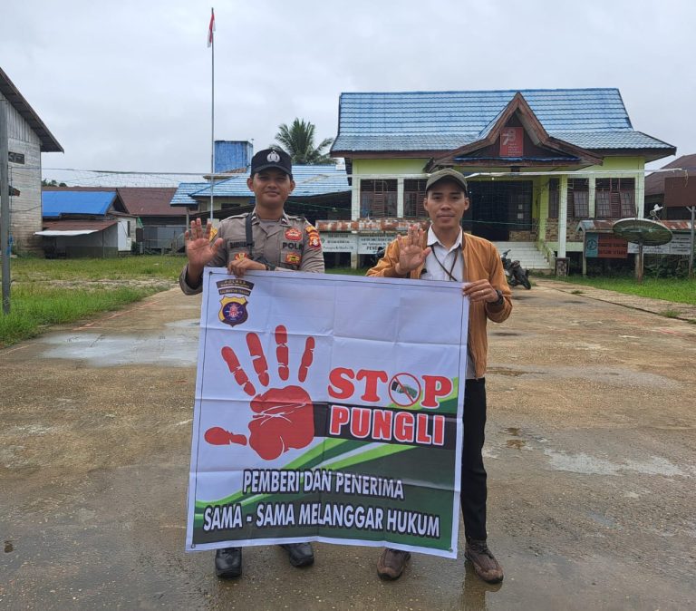 Personel Polsek Dusut Sosialisasikan Perpres Nomo 87 Tahun 2016 Dengan Masyarakat