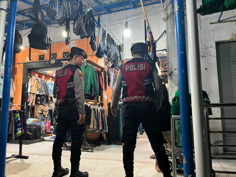 Pasar Inpres Sukamara Disisir Sat Samapta, Keamanan Kios Jadi Perhatian pada Malam Hari