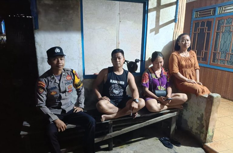 Personel Polsek Manuhing Hadir di Malam Hari: Pastikan Situasi Tumbang Talaken Tetap Kondusif